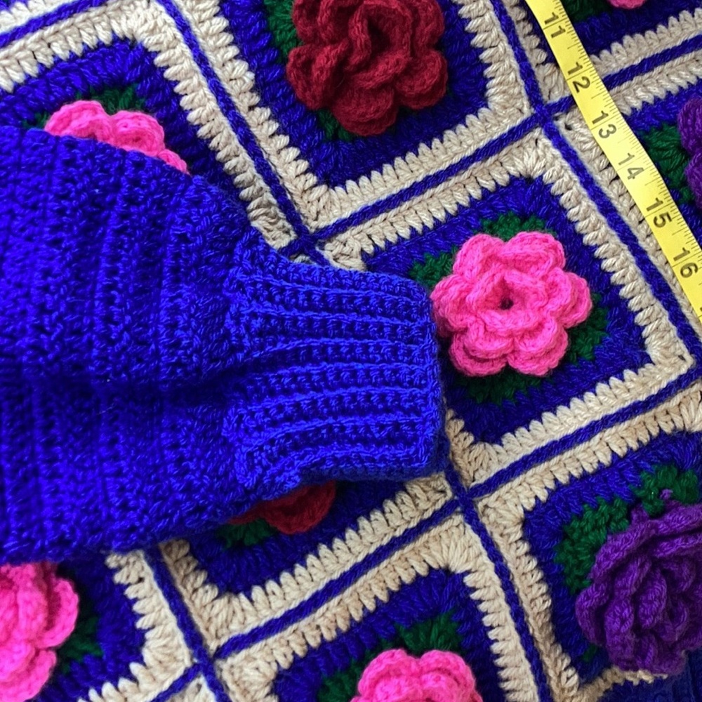 NEW | ✋HANDCRAFTED ❤️ Crocheted 🧶 Granny Squares & Roses 🌹 Sweater - Picture 6 of 9
